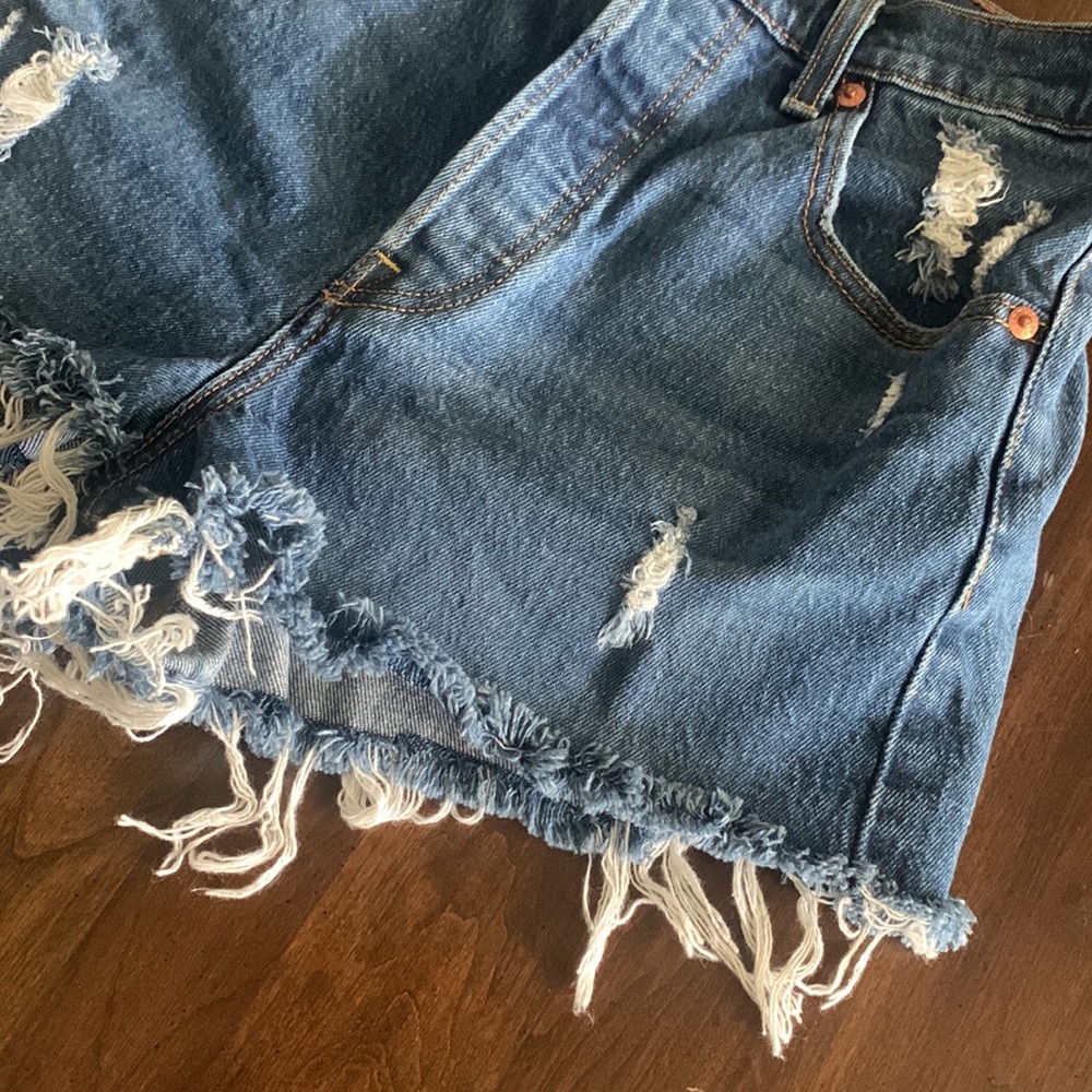 Levi distressed rib cage denim shorts - Picture 3 of 8